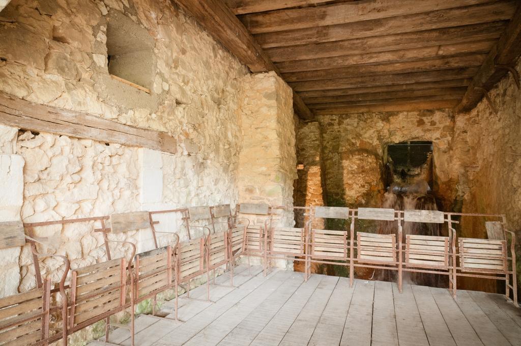 Gite Des Grands Moulins De Bauge Exterior photo
